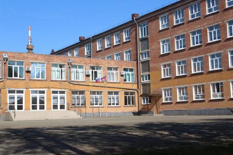 Двор школы